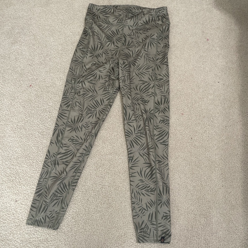 Volcom Leggings. Size medium, brand new.